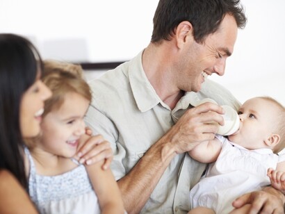 Unos padres con sus dos hijos