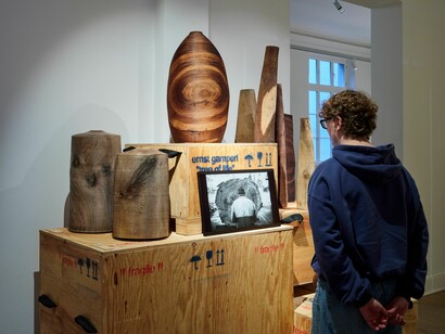 Ernst Gamperl, Contemporary craft, exhibition view. Courtesy of Museum für Kunst und Gewerbe Hamburg
