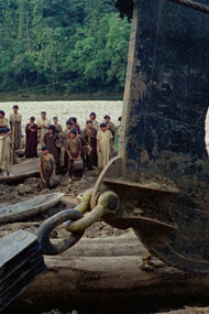 Scena del film Fitzcarraldo. Il film, presentato al Festival di Cannes nel 1982, è il frutto di un intenso, quando non disperato, lavoro di oltre due anni