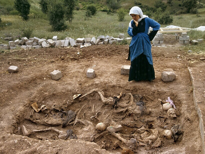 Susan Meiselas, Widow at mass grave found in Koreme, Northern Iraq, 1992; © Susan Meiselas/Magnum Photos
 