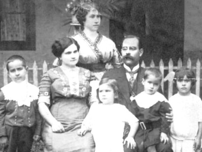 Mariano Figueres Forges y Francisca Ferrer Minguela con su prole