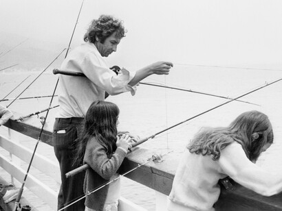 Robert Rauschenberg, Sandy Phillips, and  
Suzanne Felsen fishing off the Malibu pier (detail), 1969, Sidney B. Felsen (American, b. 1924)
Archival inkjet print from negative
Getty Research Institute, Los Angeles, 2019.R.41.  
Gift of Jack Shear. Photo © J. Paul Getty Trust