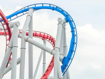 A colourful amusement ride twisting against the clouds, reflecting the spectacle of an event remarkable enough to earn its own Tiranos Temblad episode