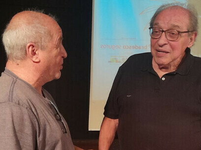 Acadêmico Ruy Castro conversa com Adênio após palestra na sede da ABL, tema "Uma vez Flamengo". Com mais de 50 milhões de torcedores, o Flamengo é uma verdadeira Nação Rubro-Negra no Brasil e no mundo