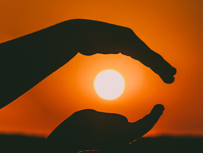 O pôr do Sol sempre é inalcançável e por isso meninos e meninas não olham para o Sol