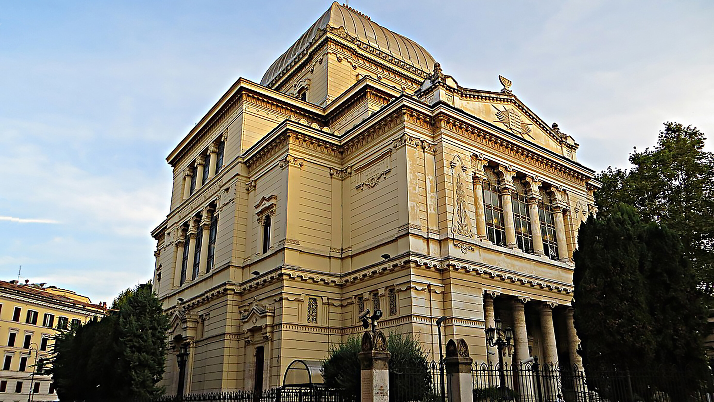 A tour of the Great Synagogue of Rome with Dino Di Veroli | Meer