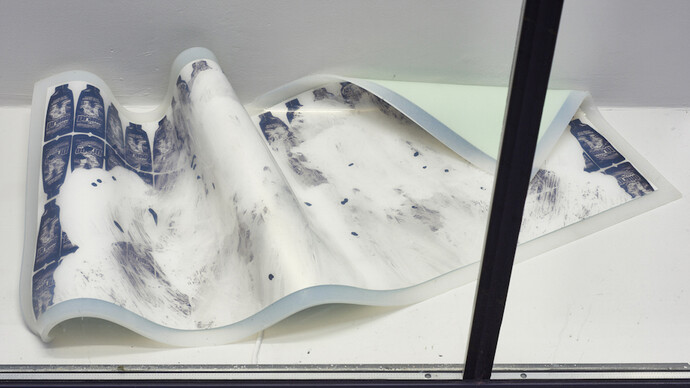 Torschlusspanik, Vitrine, London.