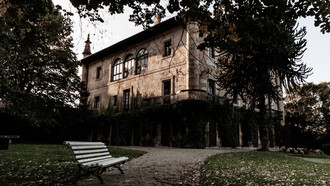 Imaginen mi terror las primeras noches al saber que estaba durmiendo en una Casona del Siglo XVII y la casa decidía hablarme en las madrugadas