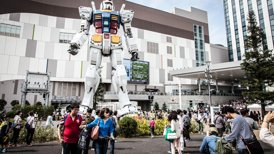 Centro commerciale Tokyo Divercity con statua robot Gundam RX78
