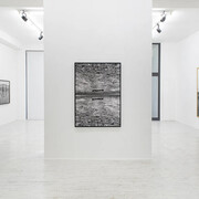 Klaus Rinke, Prototype – Photographs from the seventies, veduta della mostra. Cortesia di Thomas Brambilla