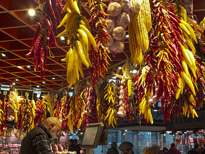 La Boquerìa is very similar to Borough Market in London, ph. Gleb Netchvolodov