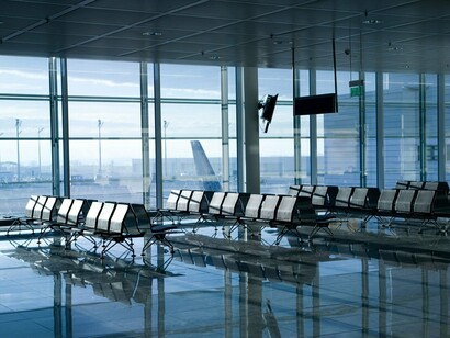 Zona de embarque en un aeropuerto