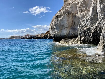 Escursione in barca alle grotte, Sicilia, Italia