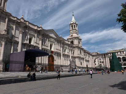 La institucionalización del patrimonio puede entenderse como un vasto proceso de nominación. Catedral de Arequipa, Perú