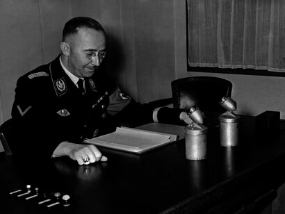 Heinrich Himmler, oficial de guerra​ alemán de alto rango, Reichsführer de las Schutzstaffel (SS)​ y uno de los principales líderes del Partido Nacionalsocialista Obrero Alemán (NSDAP) durante el régimen nazi