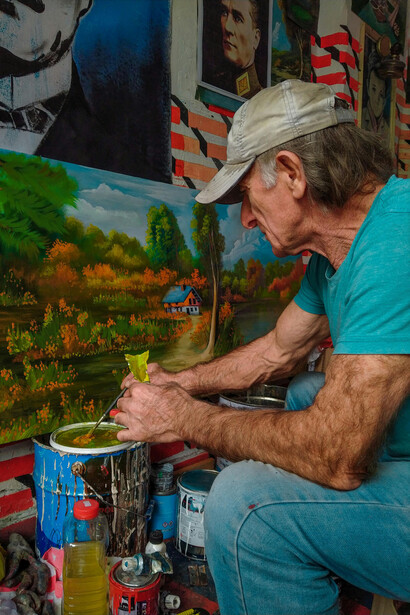Un artista retratando un hermoso paisaje. Es de suma importancia que sigamos creyendo en y creando arte