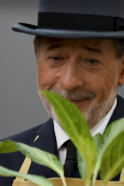 Desde el jardín, es una obra que parece sencilla por fuera, pero cuando uno se sumerge en su historia, entiende que no lo es.
Guillermo Francella en el rol de Chance Gardiner, Teatro Metropolitan, Buenos Aires, Argentina