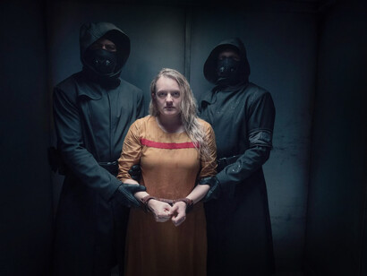 La serie 'The Handmaid’s Tale', basada en la novela distópica de Margaret Atwood. La adaptación televisiva estuvo a cargo de Bruce Miller