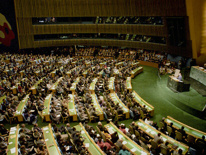 Mikhail Gorbachev dirigiéndose a la Asamblea General de la ONU, 8 de diciembre de 1988