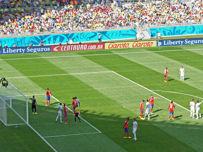 Saque de esquina durante el partido entre Costa Rica e Inglaterra en la Copa Mundial de la FIFA el 24 de junio 2014, disputado en el Estádio Mineirão de Belo Horizonte, Brasil
