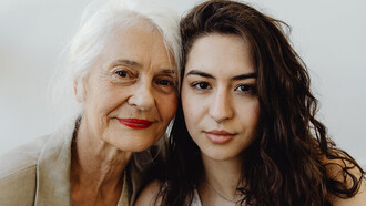 Je me souviens de Noël chez ma grand-mère, ma Nina, la matriarche de la famille, celle qui a réussi pendant des décennies à nous réunir tous autour de sa table, la table qui s'allongeait à mesure que la famille s'agrandissait