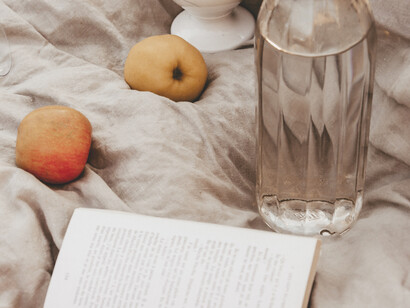 Los tópicos literarios aparecen en diversas épocas y autores como fórmulas más o menos fijas, que reflejan una idea o un concepto