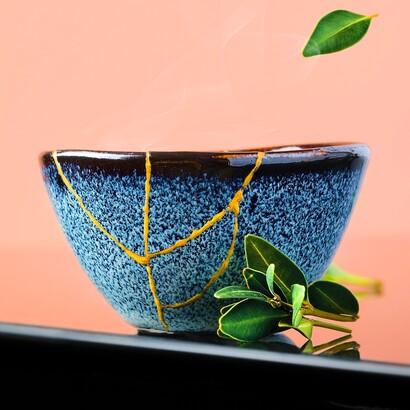 San Francesco, con il suo esempio radicale di povertà e fratellanza, insegna ai giovani a guardare oltre il consumismo e a vivere relazioni più vere