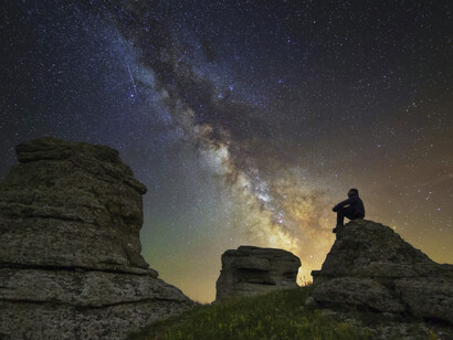 Y seguimos los tres amigos hablando sobre algo que no se puede hablar, sino sentir, que no se puede explicar sino vivir