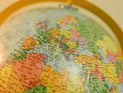 Uno dei pilastri della cultura occidentale è l’idea che ogni individuo possieda una dignità intrinseca e non negoziabile