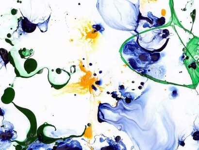 Il Suminagashi non richiede abilità artistiche avanzate, rendendolo accessibile anche a persone con difficoltà cognitive o motorie, che possono sperimentare il piacere di creare senza frustrazione