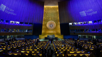 Vista del auditorio de la Asamblea General en el evento de conmemoración del 80º aniversario de la ONU, Nueva York, Estados Unidos