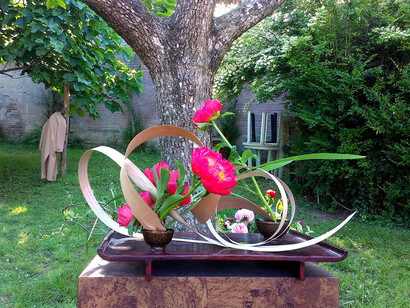 Una composizione floreale en plein air