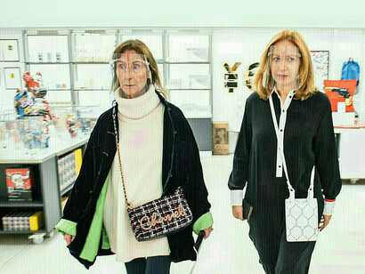 Serenella and David Ciclitira on a tour of the art fair with Marina Shtager. STARTnet fair, 2020, Saatchi Gallery. Courtesy Shtager Gallery © Tanya Naiden
