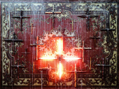 Norberto Roldan, Crusade, 2015, wooden crosses salvaged from demolished old houses on beeswax-drenched panels, neon lights, diptych, 66 x 174 inches/168 x 450 cm
Photo courtesy of Sundaram Tagore Gallery
