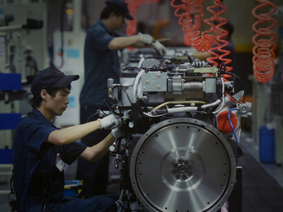 Muchos analistas latinoamericanos, influenciados por los poderosos medios de comunicación occidentales, hacen análisis bajo una pretendida «perspectiva universal» que aún aparece como hegemónica