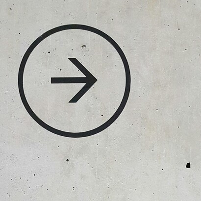Scegliere significa distinguere tra più possibilità, mentre decidere implica spesso un maggiore senso di irreversibilità e di responsabilità