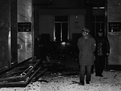 L'interno della Banca Nazionale dell'Agricoltura dopo l'attentato