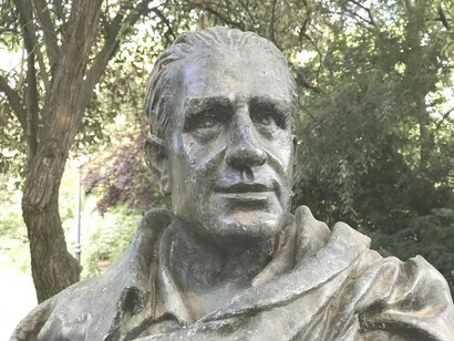 Busto in onore di Luis Chamizo
