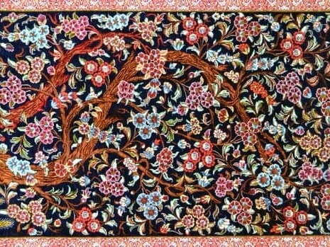 Uno dei tappeti persiani, a motivi vegetali, esposti nel Museo del Tappeto Persiano, Tehran, Iran