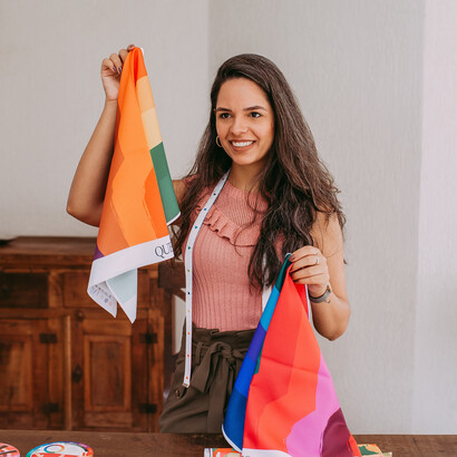 Especialista em cores estuda cartela de combinação