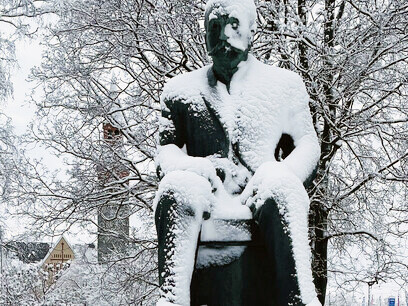 Estatua de Kyösti Kallio, el 4 Presidente de Finlandia.(abril 10, 1873, Ylivieska - diciembre 19, 1940 Helsinki, 67 años). Fotos de alanguerra1787. Helsinki, Finlandia