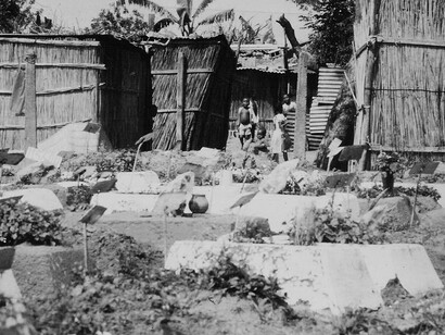 Casas y cementerio de Lhanguene, Mozambique