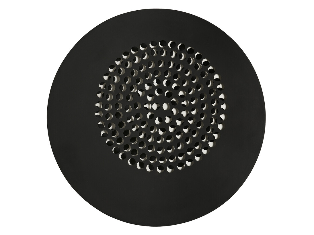 Pol Bury, Punctuation (Ponctuation), 1959, Wood and electric motor, diameter: 70 cm, Private collection, Brussels, courtesy Patrick Derom Gallery, Brussels, © Pol Bury. Photo: Courtesy Patrick Derom Gallery, Brussels 