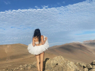 La ausencia de la niebla transformó la espera en una experiencia de observación y en un nuevo punto de partida para la investigación artística. Estación Atacama UC – Alto Patache, perteneciente a la Pontificia Universidad Católica de Chile