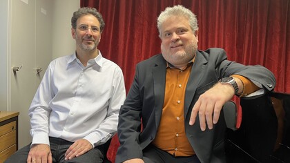 Rubén Dubrovsky y Manuel Marín Ocontrillo al momento de la entrevista
