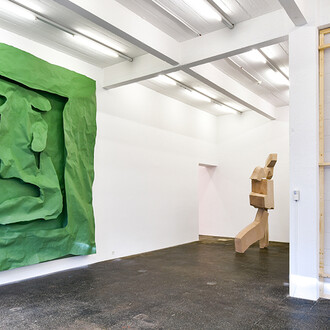 Exhibition view «La fine ligne», with works from Simone Holliger, Linus Bill + Adrien Horni and Simon Paccaud. Photo: Kunst Halle Sankt Gallen, Sebastian Schaub