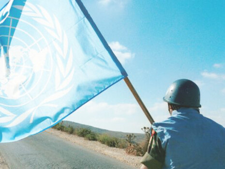 Las Fuerzas de paz de las Naciones Unidas, popularmente conocidas como los cascos azules, son cuerpos militares encargados de crear y mantener la paz en áreas de conflictos