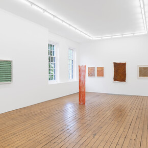 Various artists, Hold still, exhibition view. Courtesy The Approach