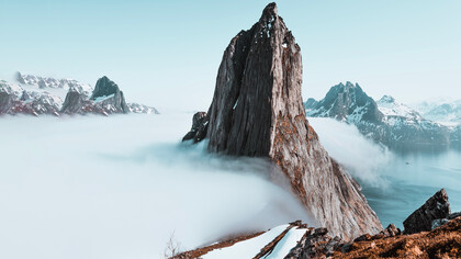 La pierre sur le chemin. Dans la sphère psychologique individuelle, lorsque l’on perçoit son propre problème, on perçoit sa propre limite, mais il arrive aussi souvent que nous ne percevions pas la limite si celle-ci est transformée par les rêves et les désir