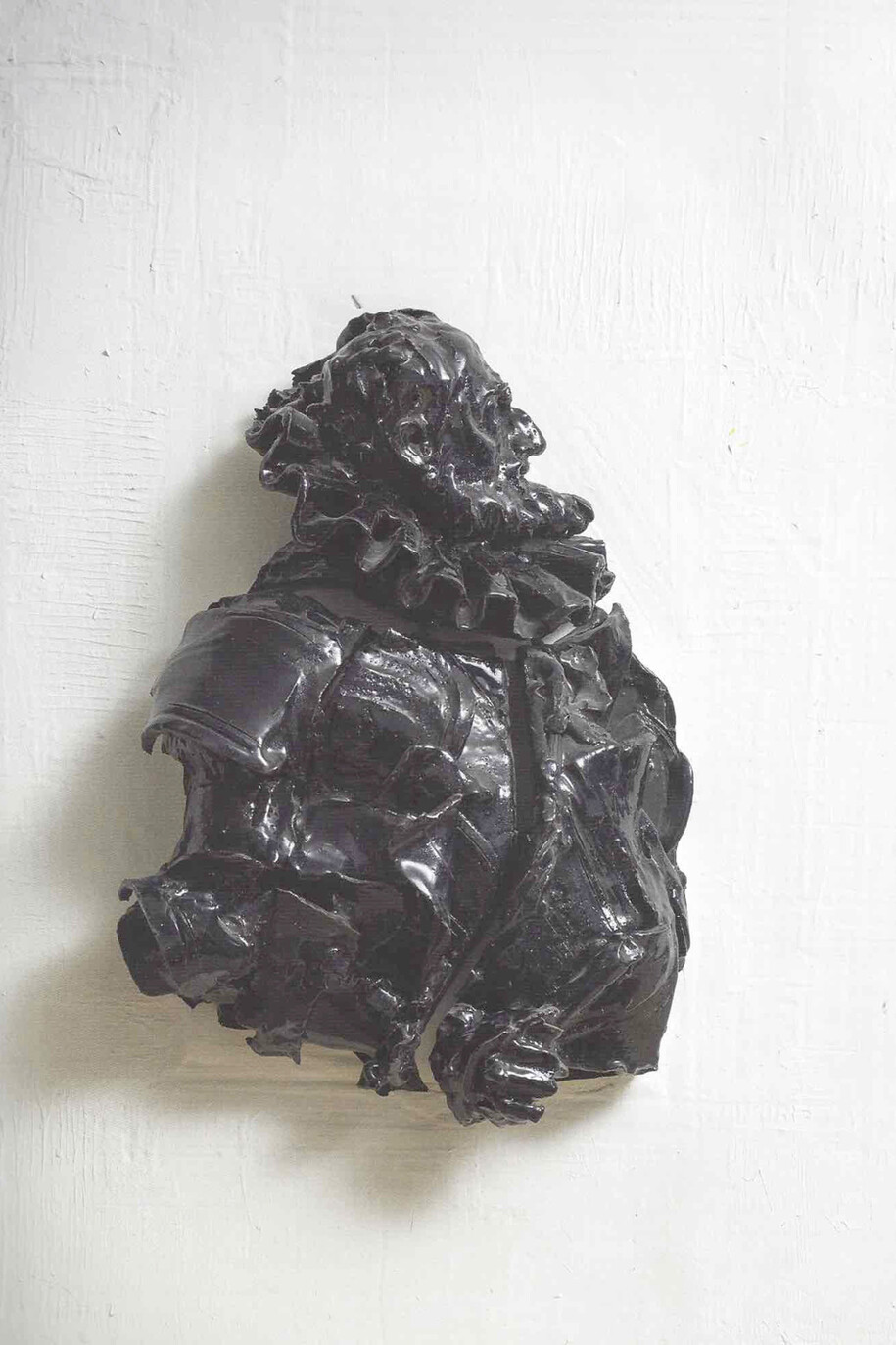 Carlo V, Terracotta invetriata e gesso. Courtesy of  galleria Maurizio Nobile